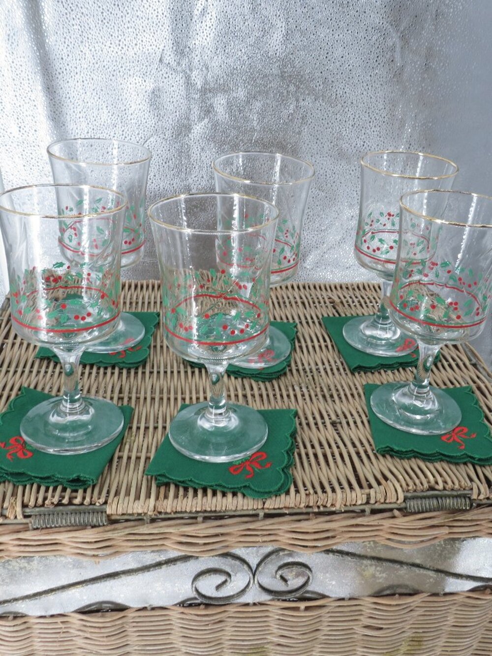 Christmas Wine Glasses Holly Berry Gold Rim Drinkware Set Green Coasters Red 12